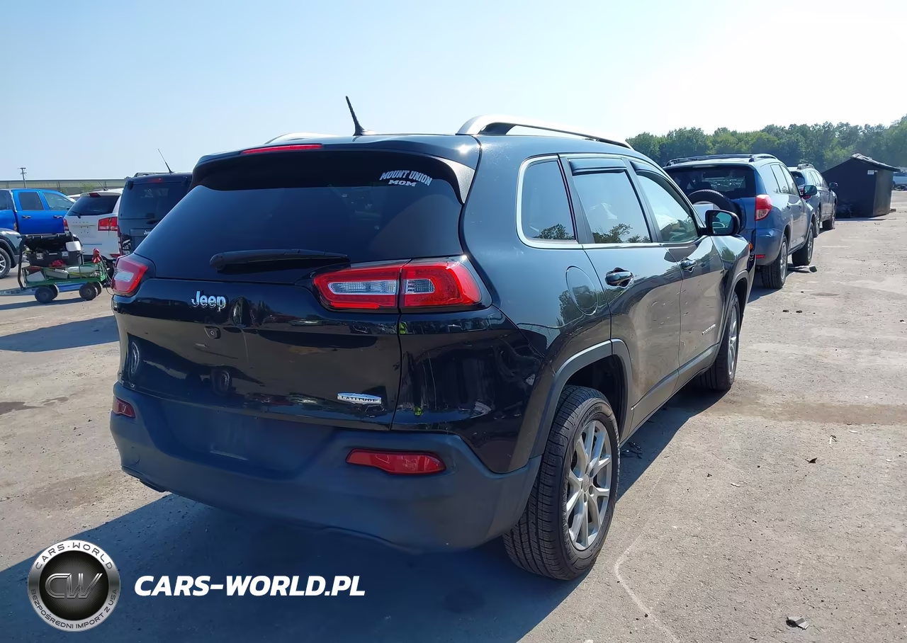 2015 Jeep Cherokee Latitude VIN:1C4PJLCB9FW642992 - 4