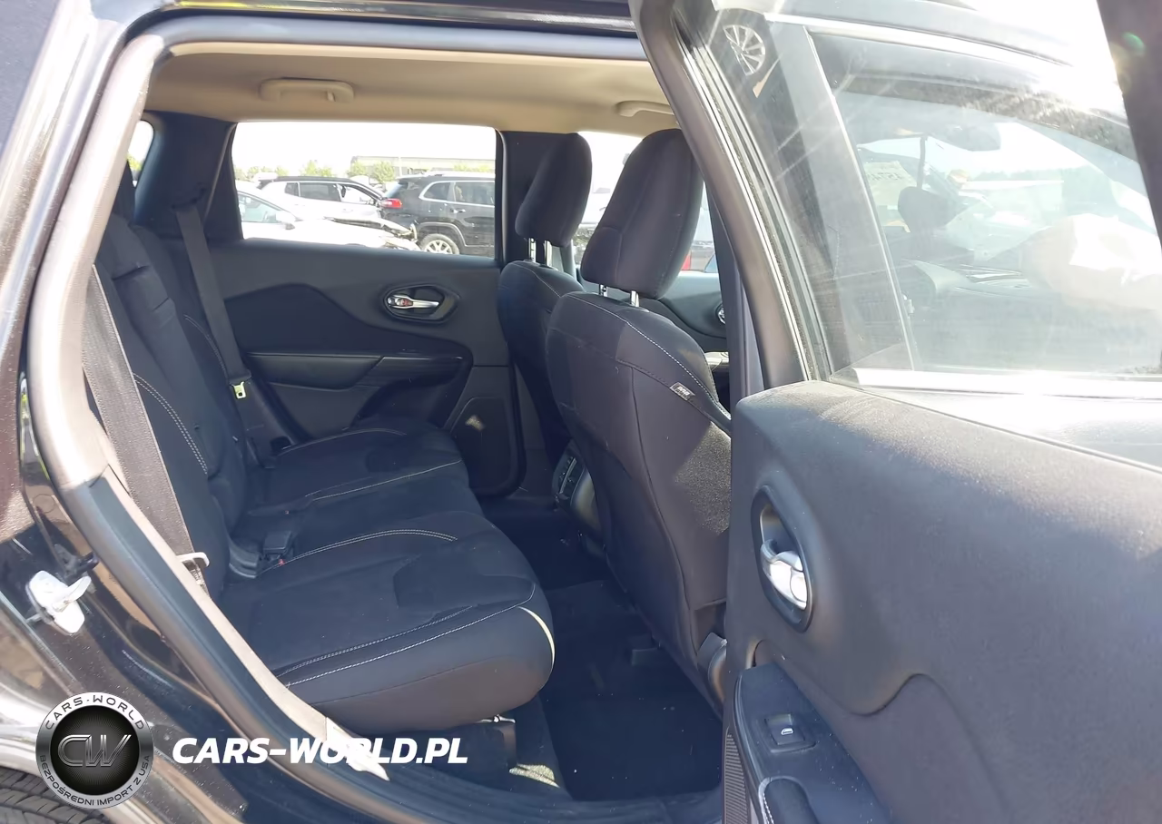 2015 Jeep Cherokee Latitude VIN:1C4PJLCB9FW642992 - 8