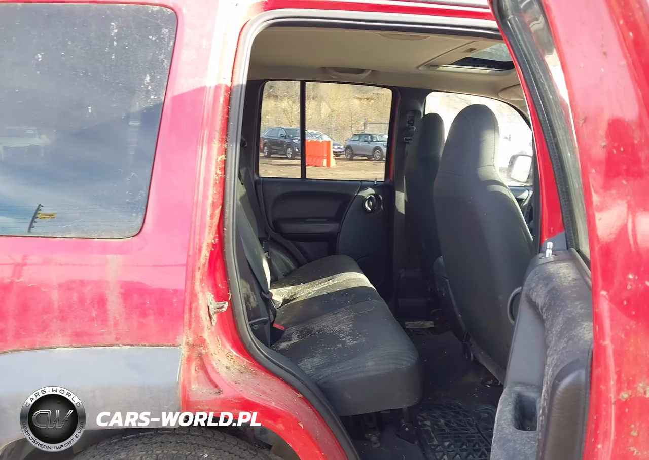 2004 Jeep Liberty Sport VIN:1J4GL48K84W273185 - 8