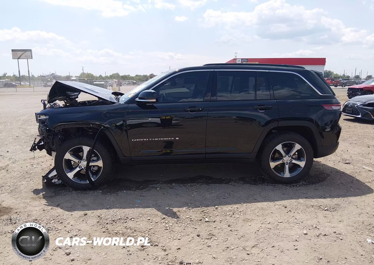 2025 Jeep Grand Cherokee Limited 4X4 VIN:1C4RJHBG4SC337740 - 14