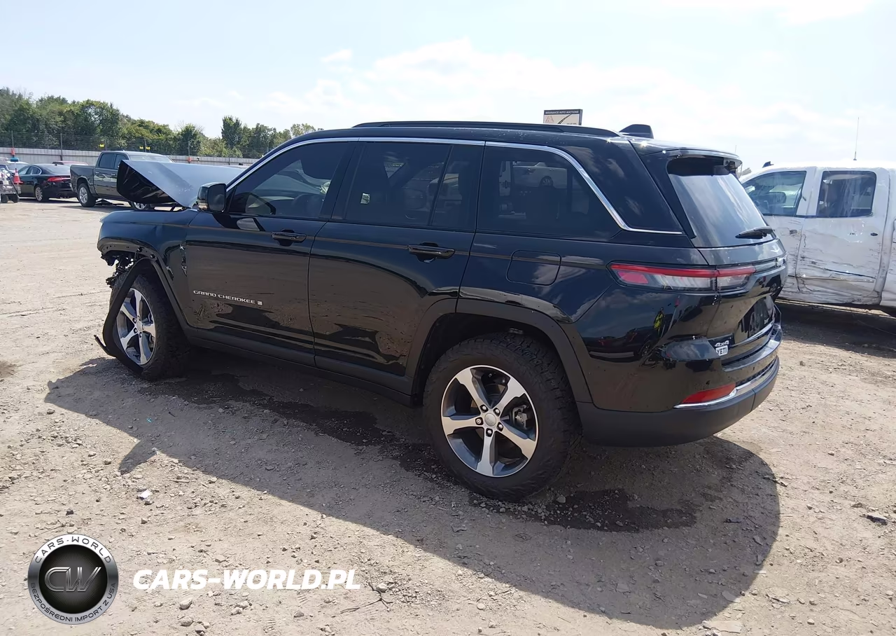 2025 Jeep Grand Cherokee Limited 4X4 VIN:1C4RJHBG4SC337740 - 3
