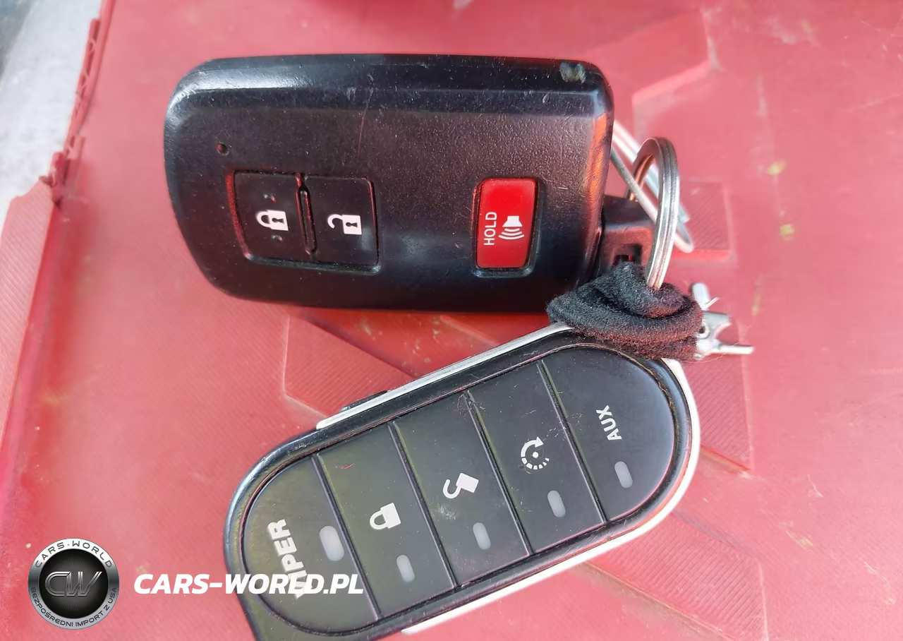 2018 Toyota Rav4 Hybrid Xle VIN:JTMRJREV2JD223003 - 11