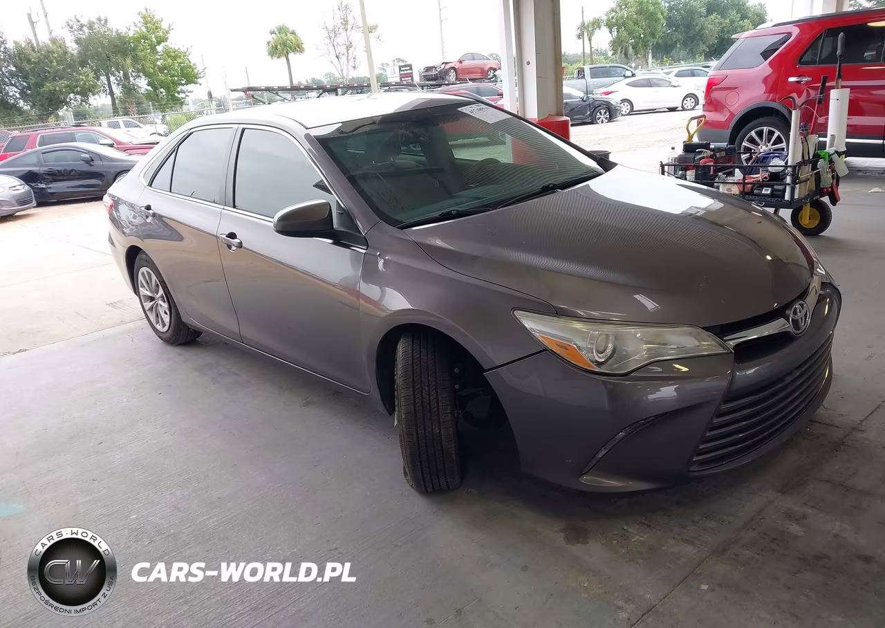 2015 Toyota Camry Le – zdjęcie 1 z 16