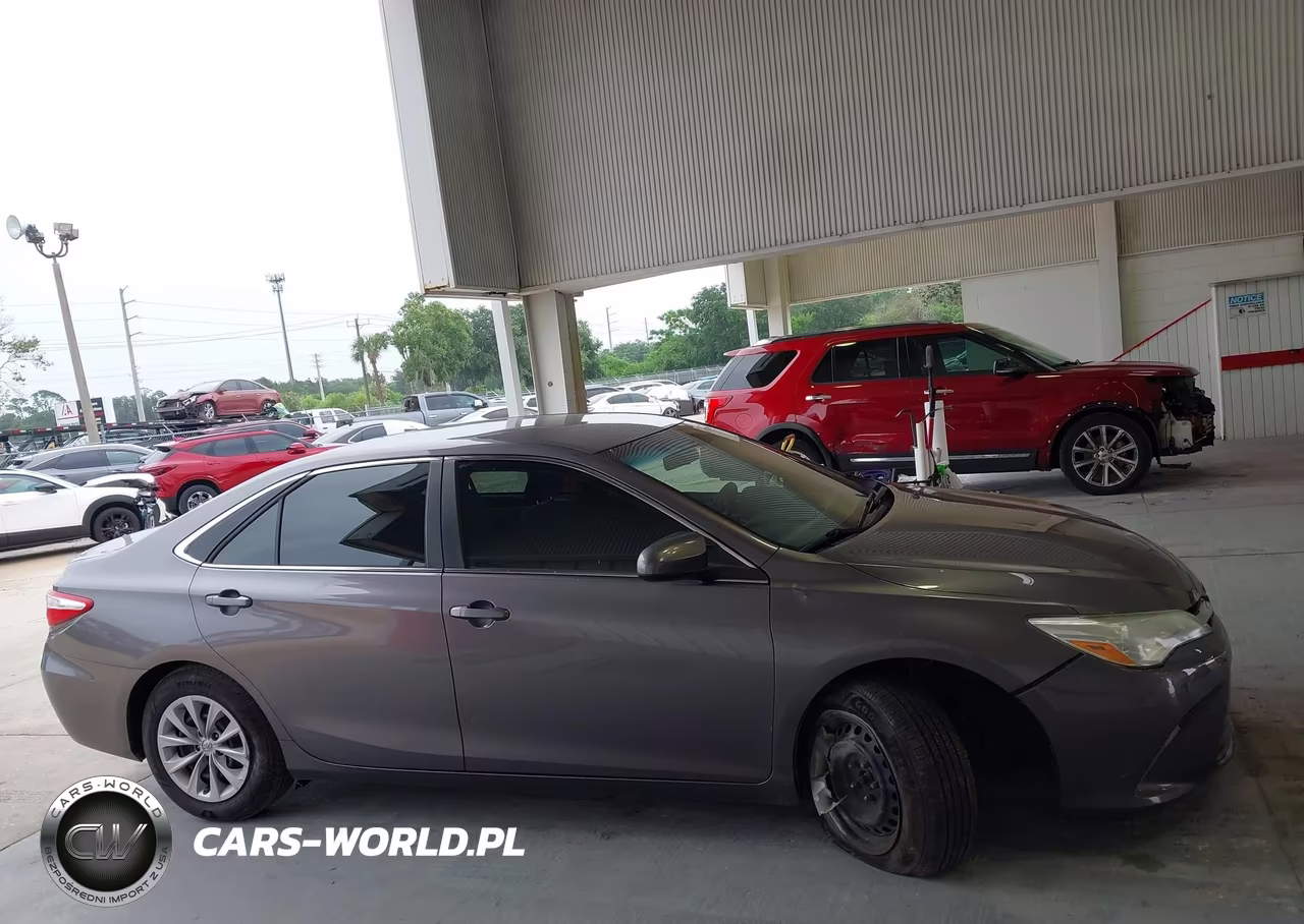 2015 Toyota Camry Le VIN:4T1BF1FK7FU027070 - 13