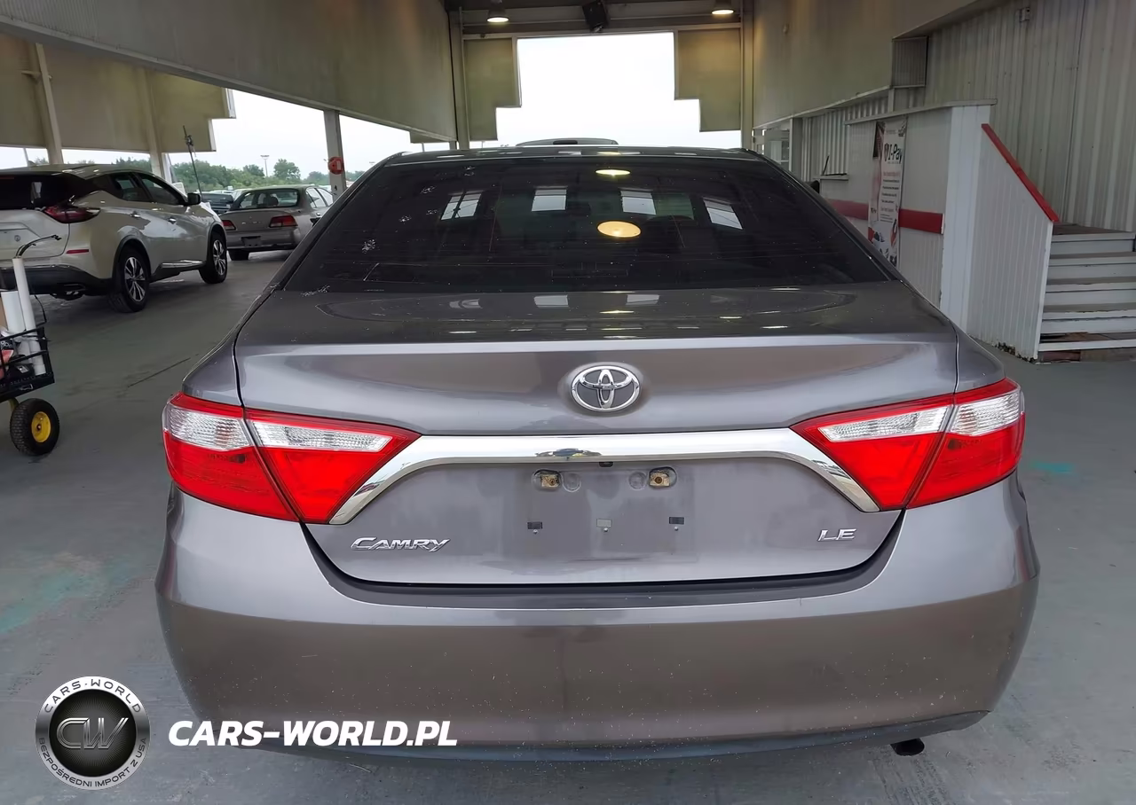 2015 Toyota Camry Le VIN:4T1BF1FK7FU027070 - 16
