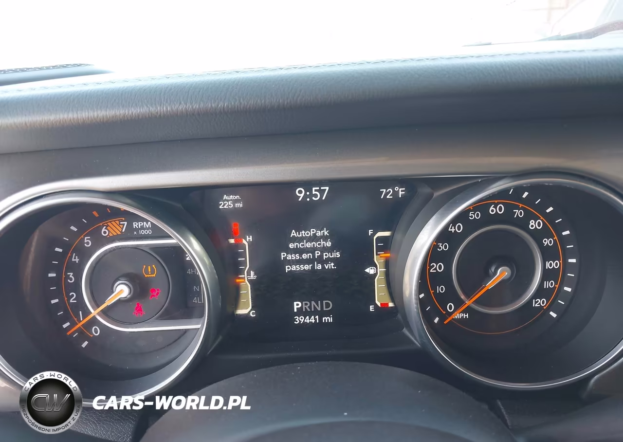 2018 Jeep Wrangler Unlimited Sahara 4X4 VIN:1C4HJXEN2JW199046 - 7