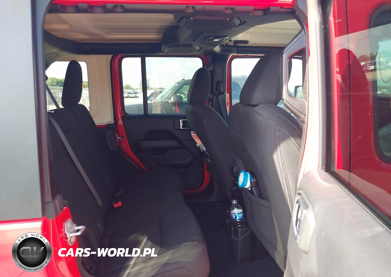 2018 Jeep Wrangler Unlimited Sahara 4X4 VIN:1C4HJXEN2JW199046 - 8