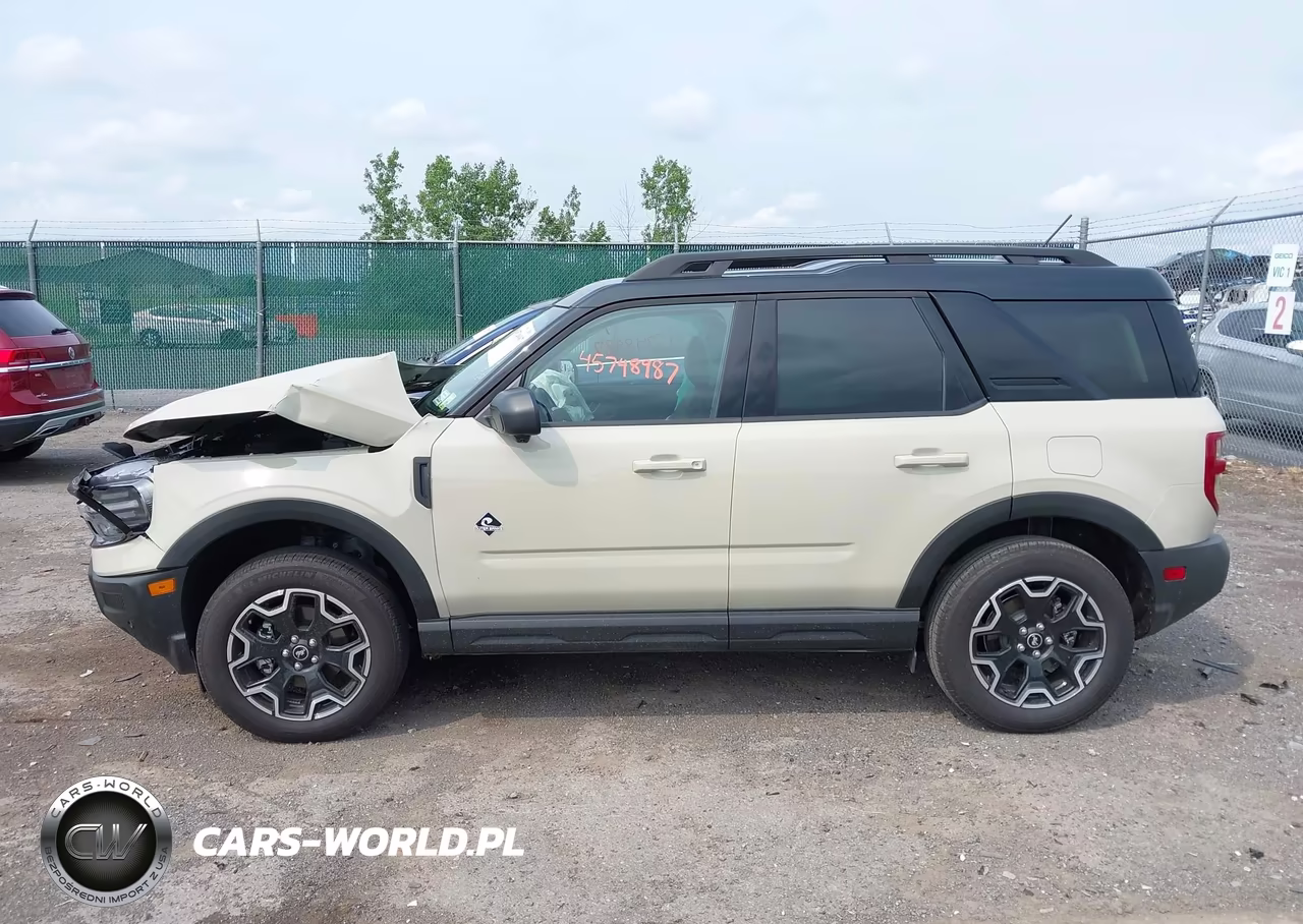 2025 Ford Bronco Sport Outer Banks VIN:3FMCR9CN0SRF68438 - 14