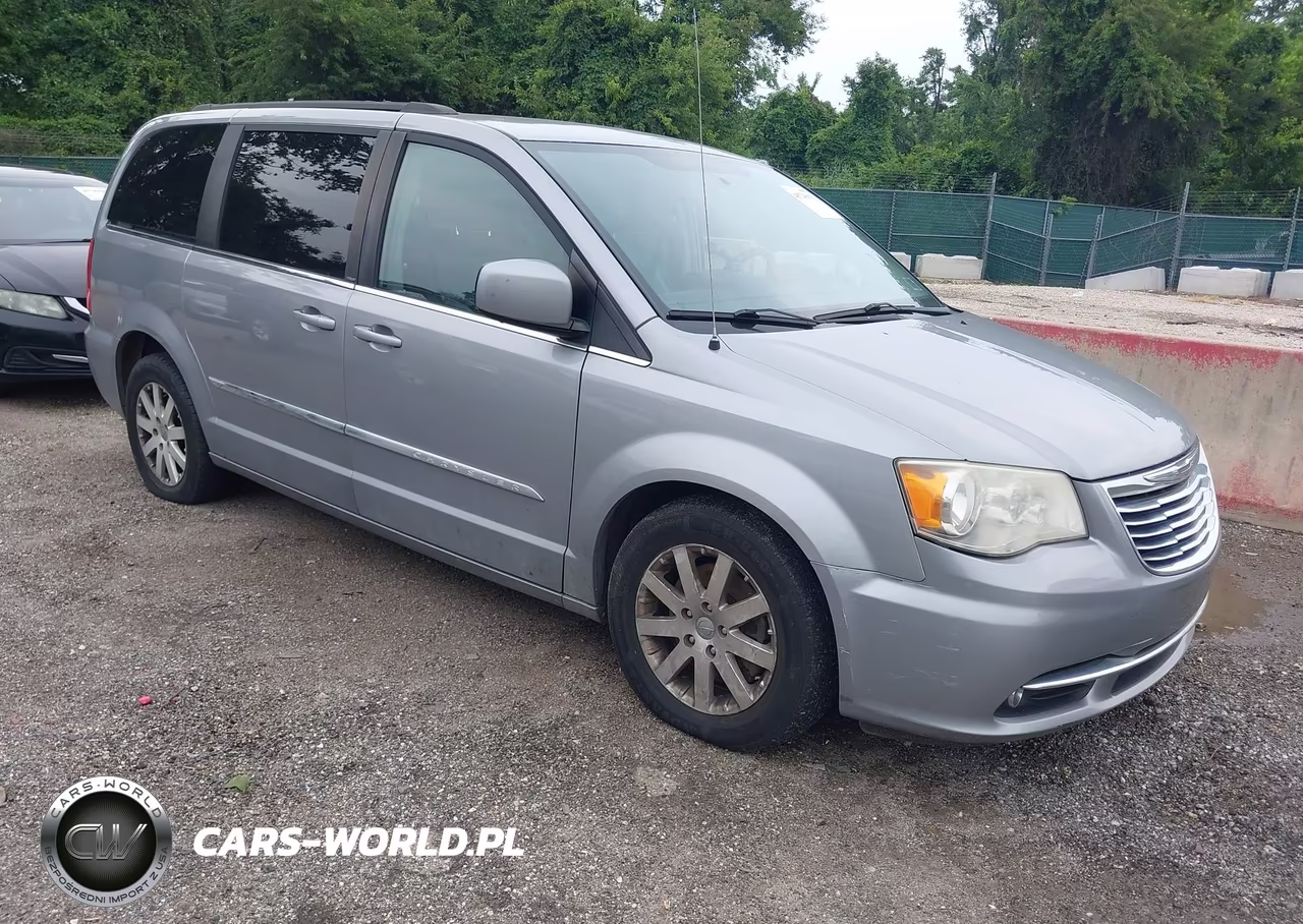 2014 Chrysler Town & Country Touring – zdjęcie 1 z 17