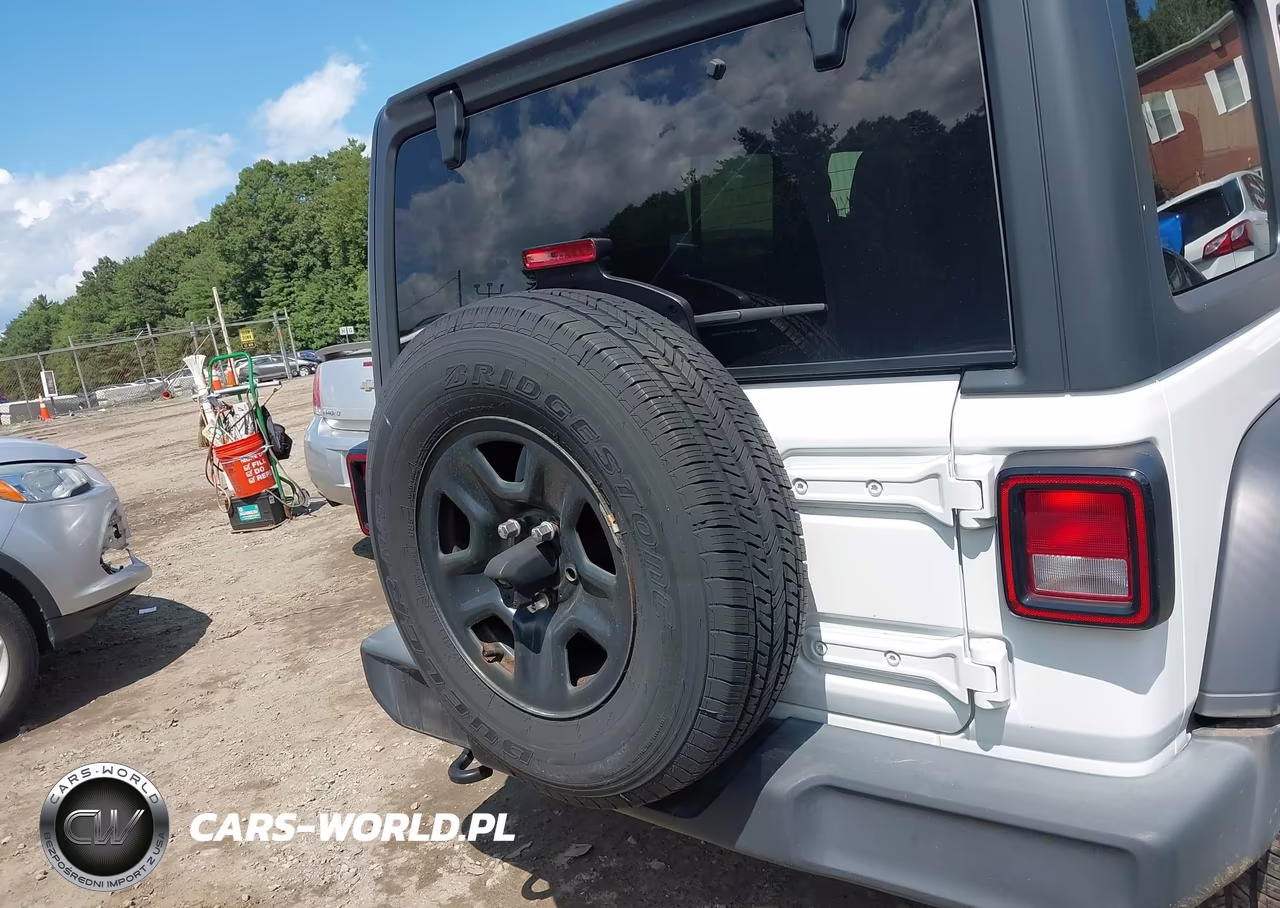 2018 Jeep Wrangler Unlimited Sport 4X4 VIN:1C4HJXDN8JW261647 - 16