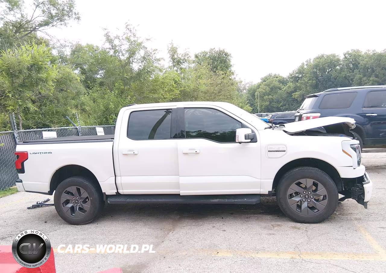 2023 Ford F-150 Lightning Lariat VIN:1FT6W1EV3PWG51231 - 14