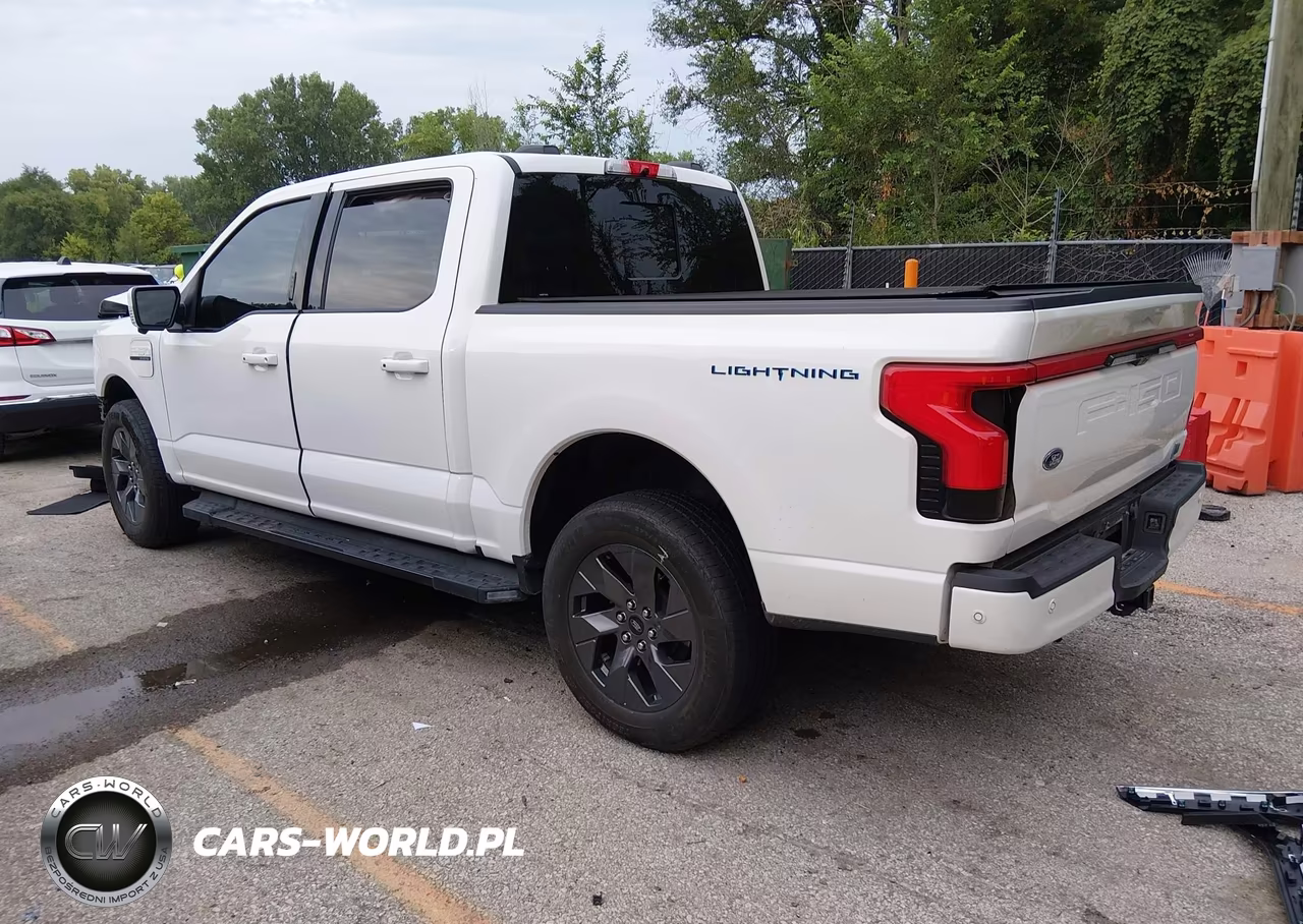 2023 Ford F-150 Lightning Lariat VIN:1FT6W1EV3PWG51231 - 3