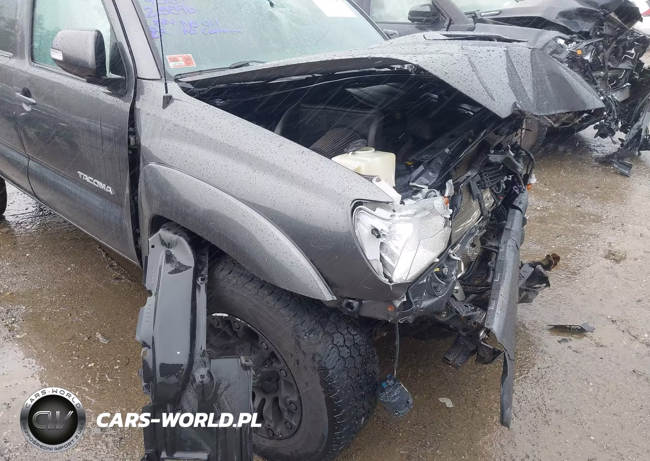 2015 Toyota Tacoma Base V6 VIN:3TMLU4EN7FM179334 - 17