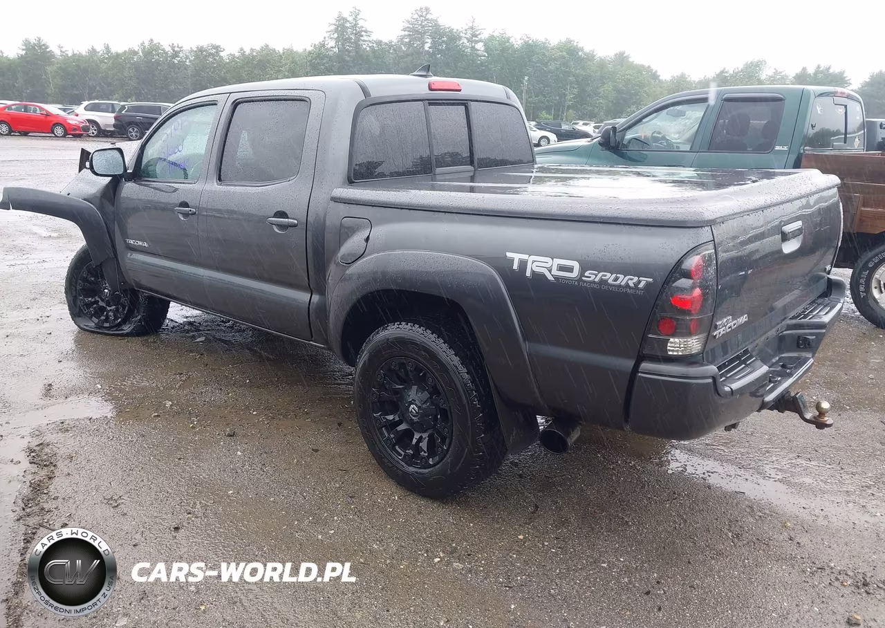 2015 Toyota Tacoma Base V6 VIN:3TMLU4EN7FM179334 - 3