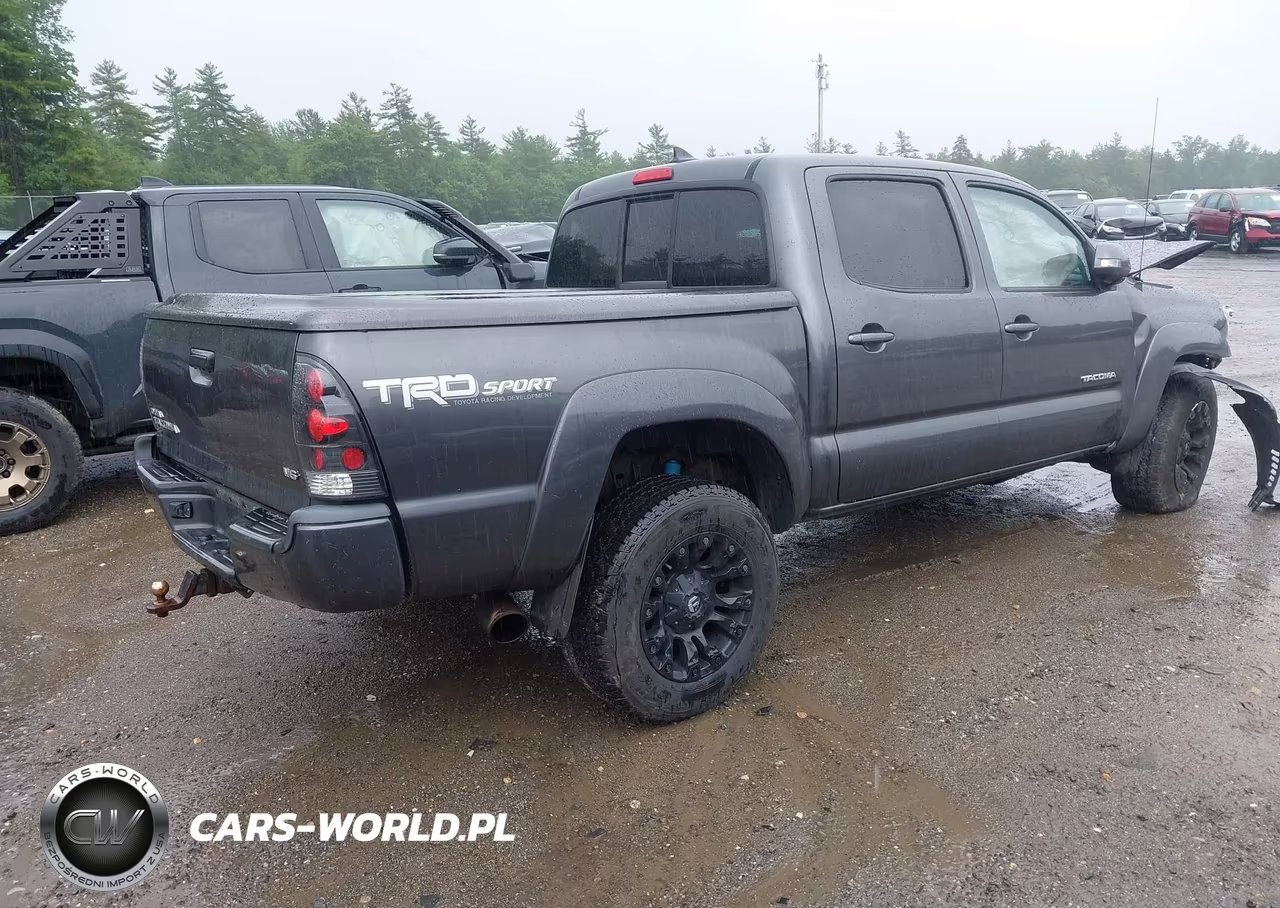 2015 Toyota Tacoma Base V6 VIN:3TMLU4EN7FM179334 - 4