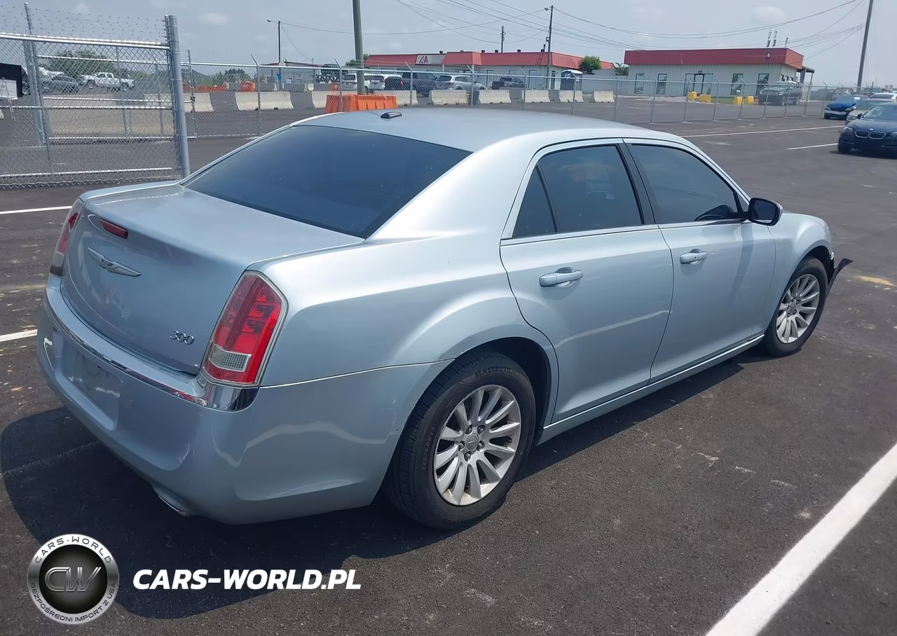 2013 Chrysler 300 Motown VIN:2C3CCAAG8DH703597 - 4