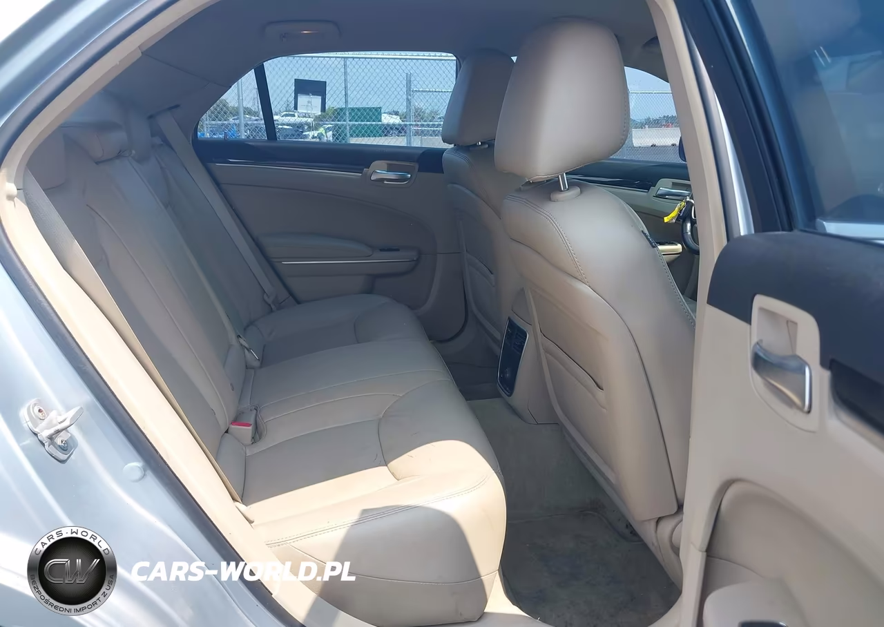2013 Chrysler 300 Motown VIN:2C3CCAAG8DH703597 - 8