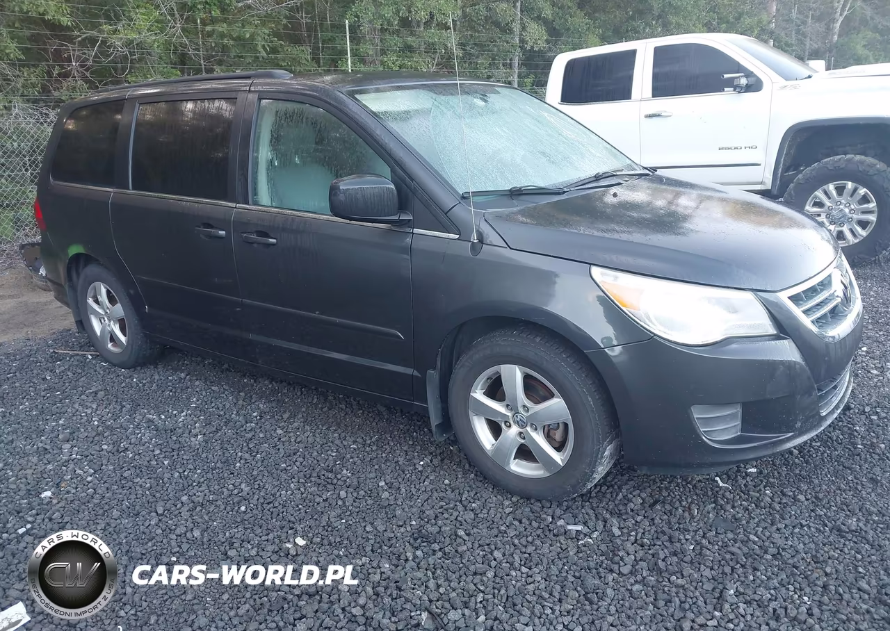 2011 Volkswagen Routan Se