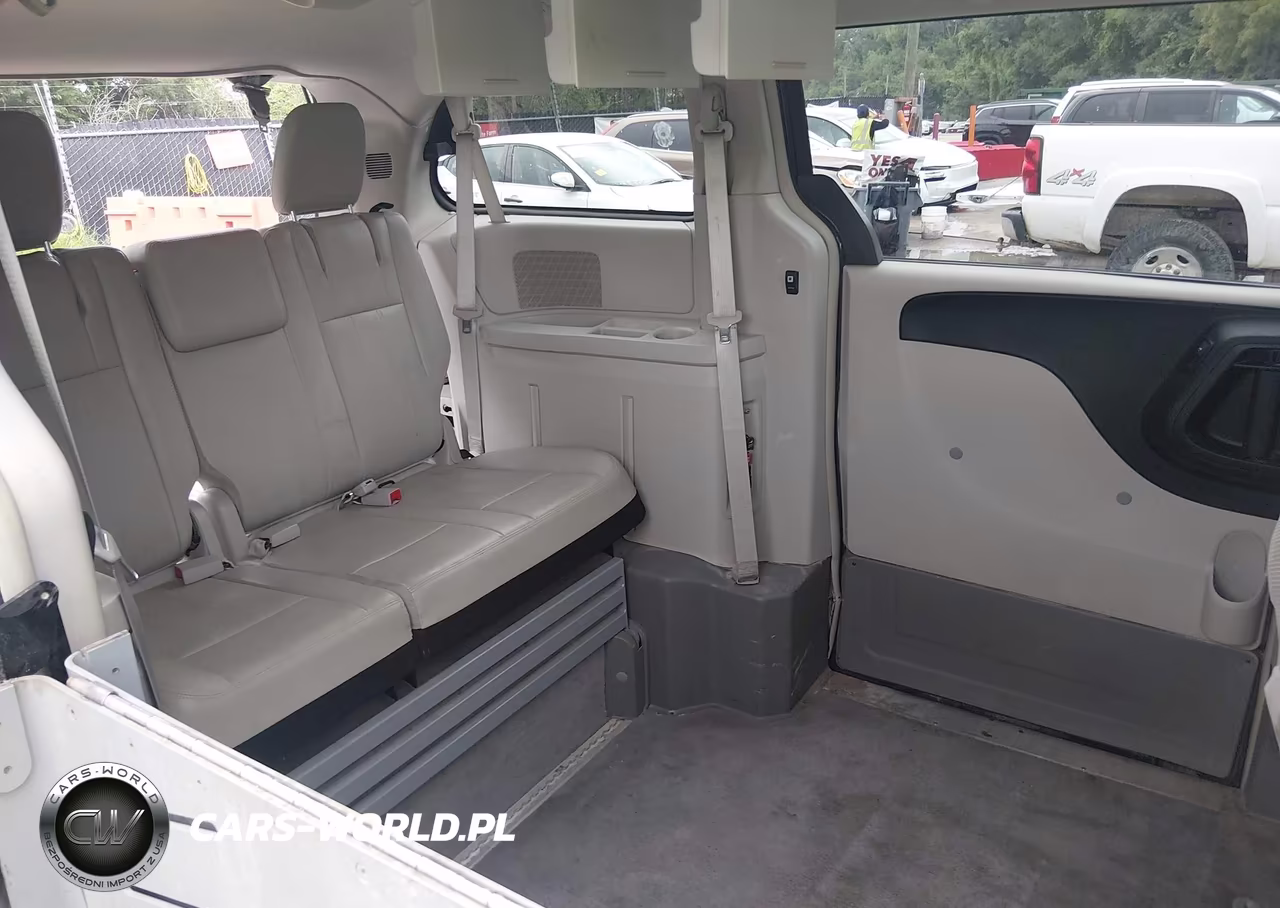 2012 Chrysler Town & Country Touring VIN:2C4RC1BG9CR411955 - 19
