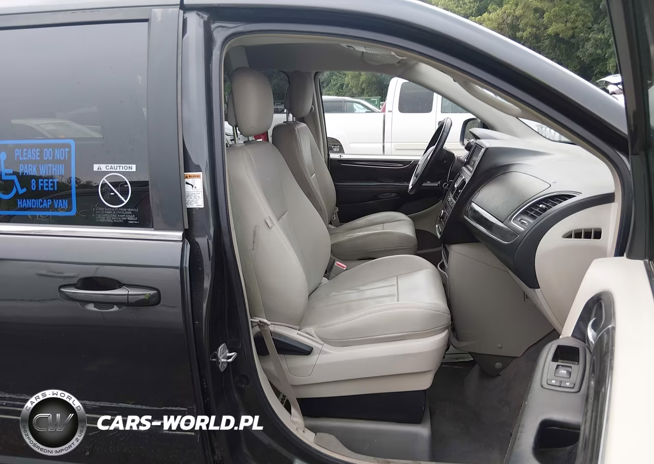 2012 Chrysler Town & Country Touring VIN:2C4RC1BG9CR411955 - 5