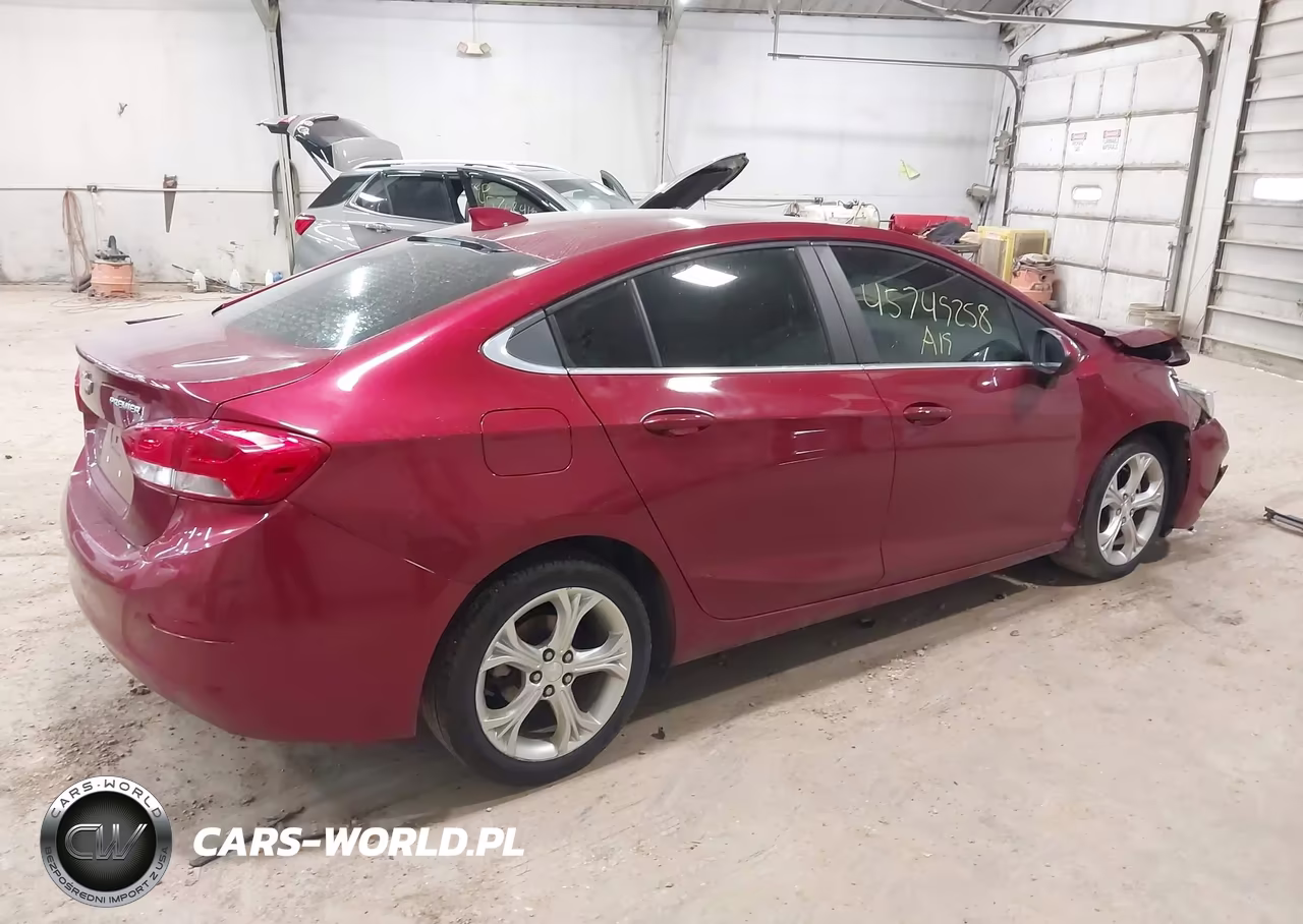 2019 Chevrolet Cruze Premier VIN:1G1BF5SM4K7118429 - 4