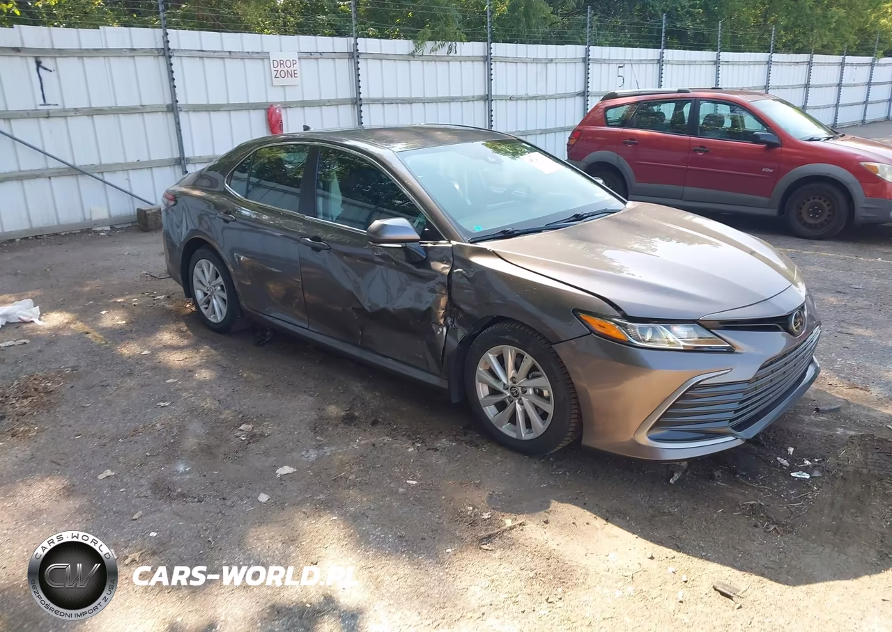 2023 Toyota Camry Le – zdjęcie 1 z 16