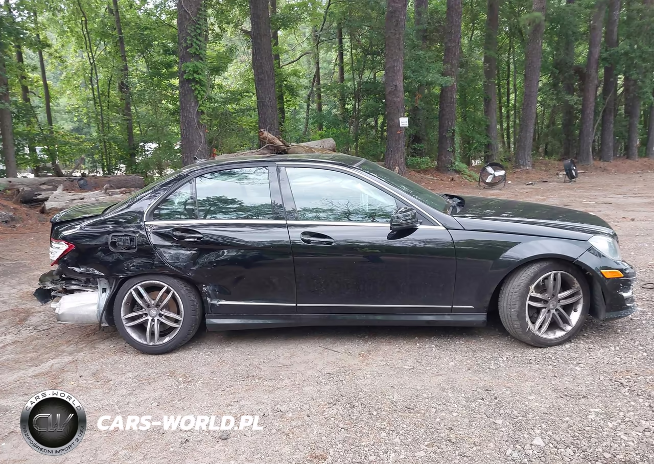 2013 Mercedes-Benz C 300 Sport 4Matic VIN:WDDGF8AB5DG135991 - 14