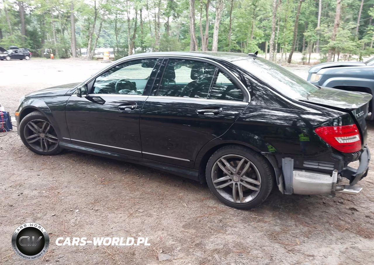 2013 Mercedes-Benz C 300 Sport 4Matic VIN:WDDGF8AB5DG135991 - 3