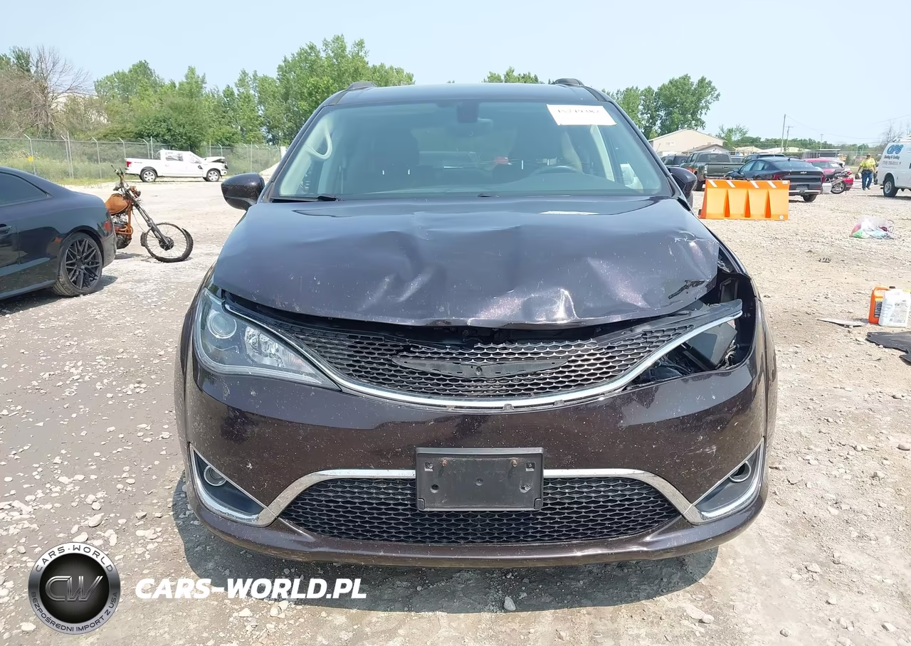 2017 Chrysler Pacifica Touring-L VIN:2C4RC1BG0HR656442 - 12
