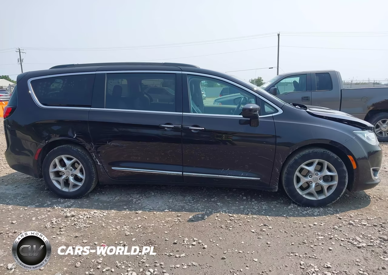 2017 Chrysler Pacifica Touring-L VIN:2C4RC1BG0HR656442 - 13