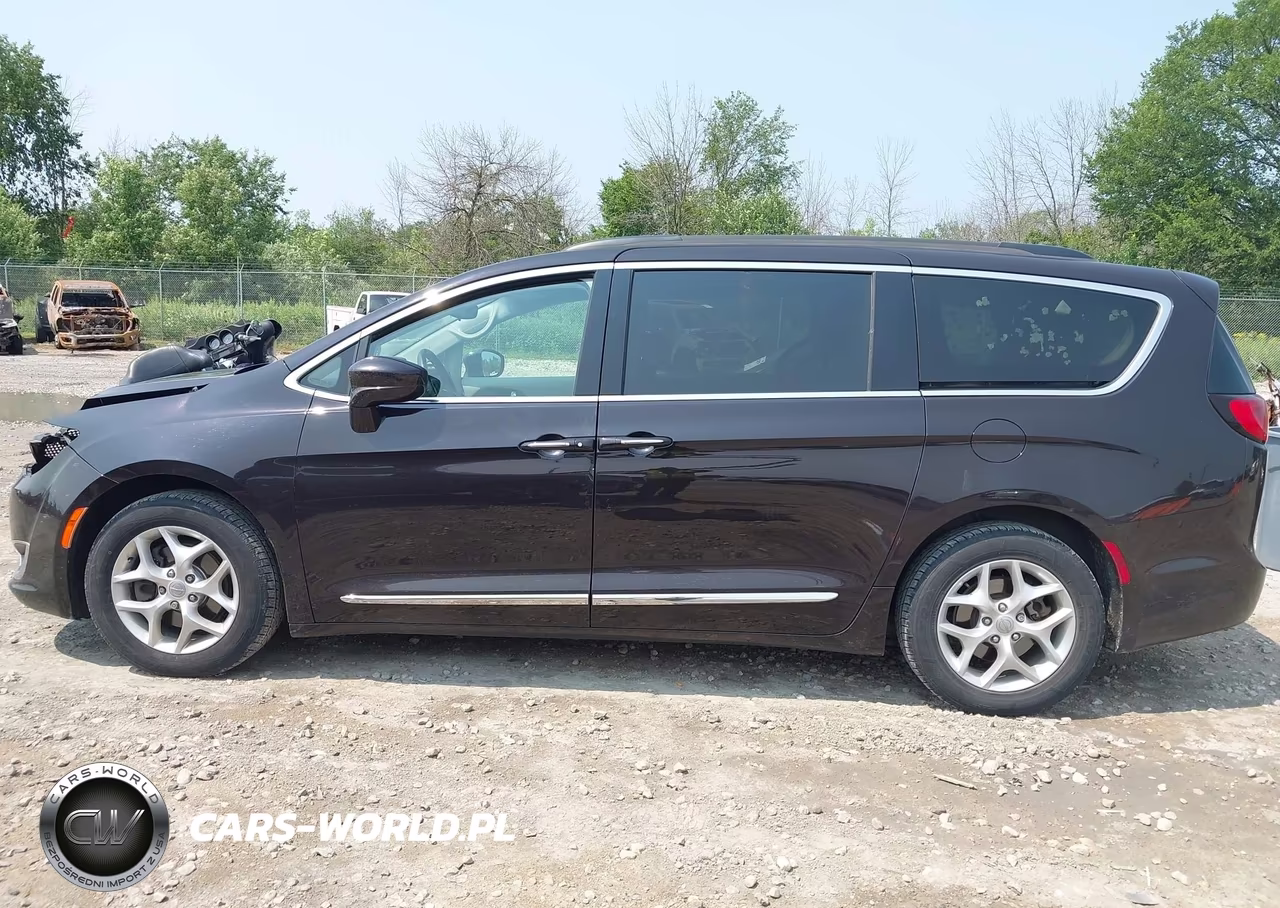 2017 Chrysler Pacifica Touring-L VIN:2C4RC1BG0HR656442 - 14