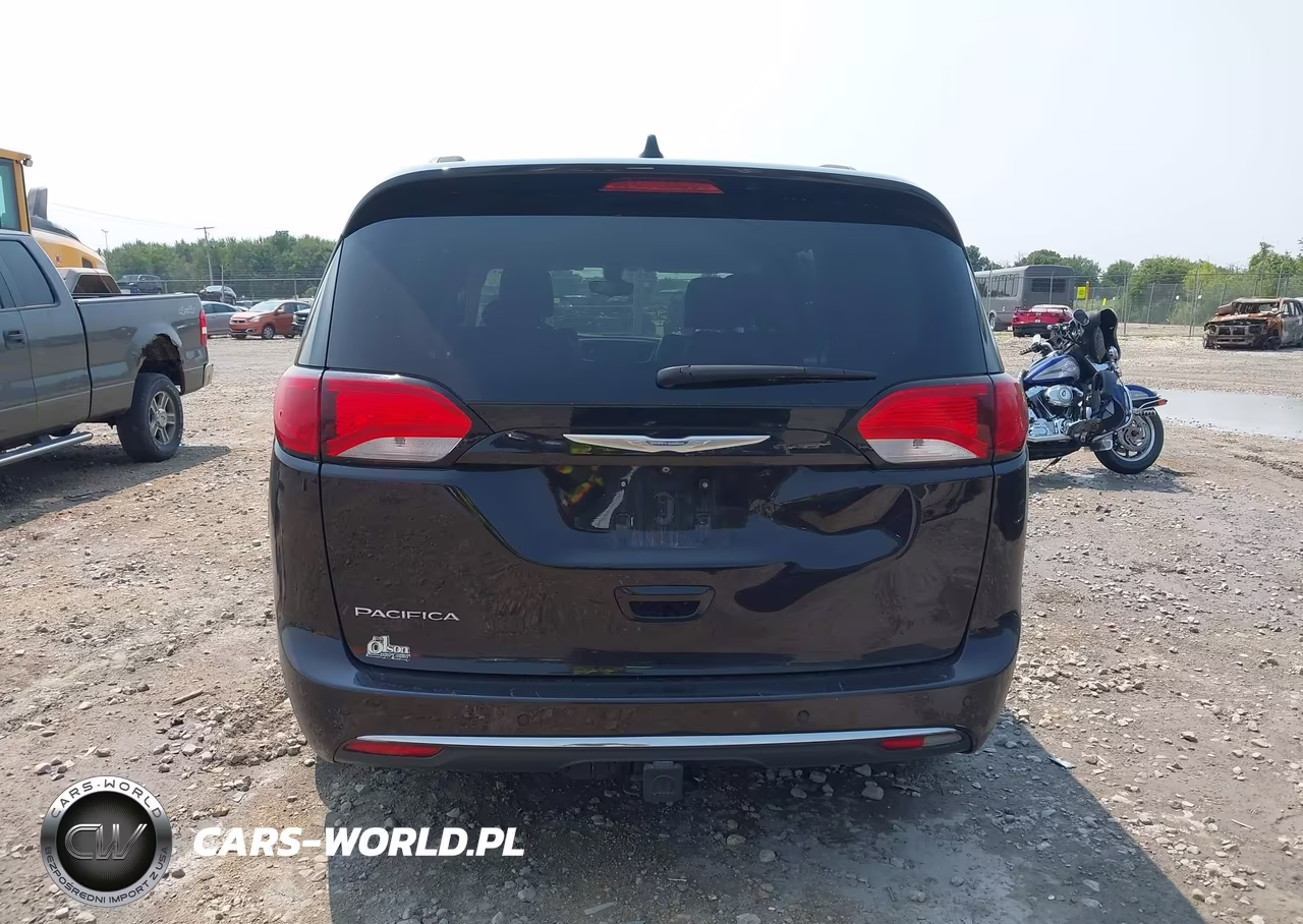 2017 Chrysler Pacifica Touring-L VIN:2C4RC1BG0HR656442 - 16