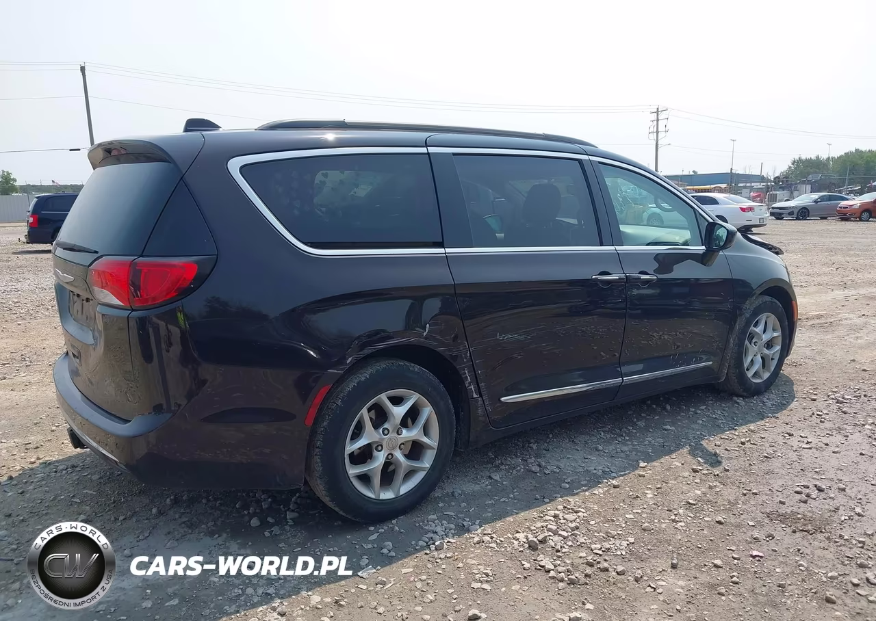 2017 Chrysler Pacifica Touring-L VIN:2C4RC1BG0HR656442 - 4