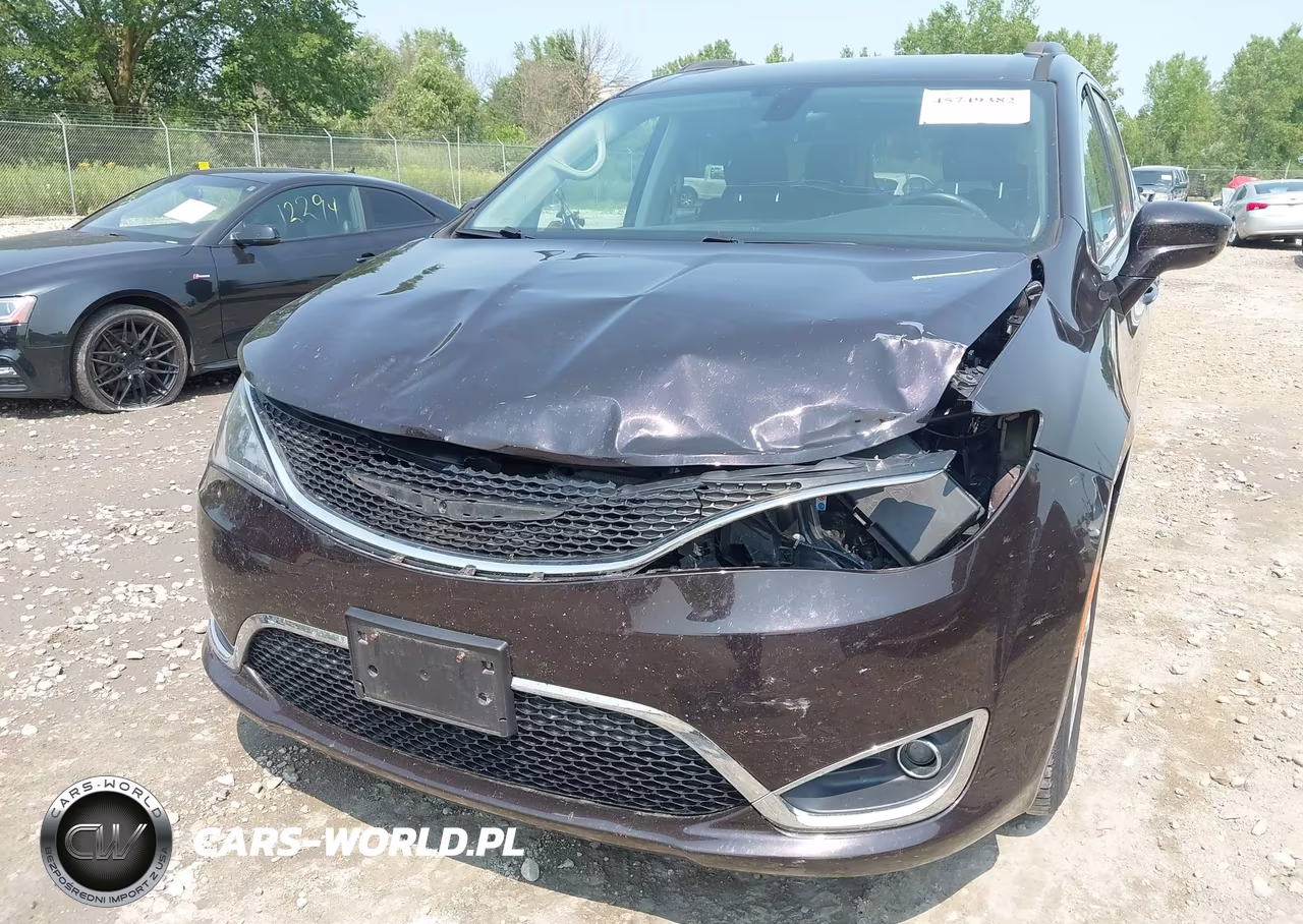 2017 Chrysler Pacifica Touring-L VIN:2C4RC1BG0HR656442 - 6