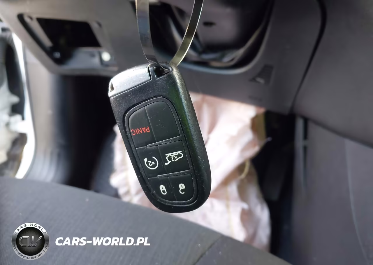 2016 Jeep Cherokee Latitude VIN:1C4PJLCB9GW125631 - 11