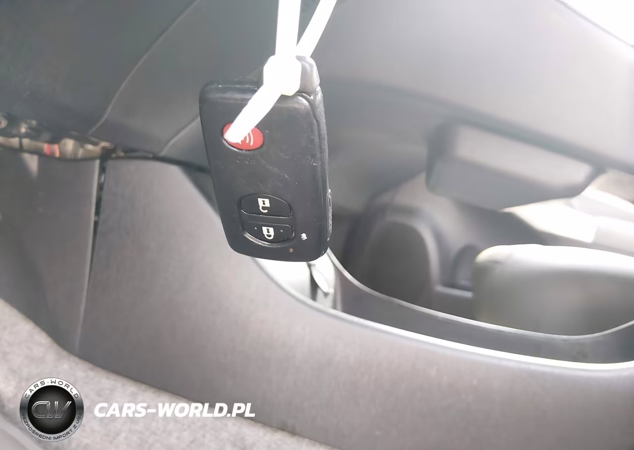 2013 Toyota Prius Two VIN:JTDKN3DU8D5573195 - 11