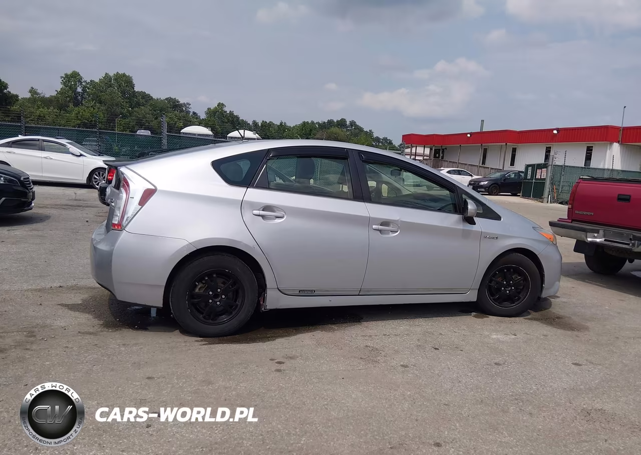 2013 Toyota Prius Two VIN:JTDKN3DU8D5573195 - 13