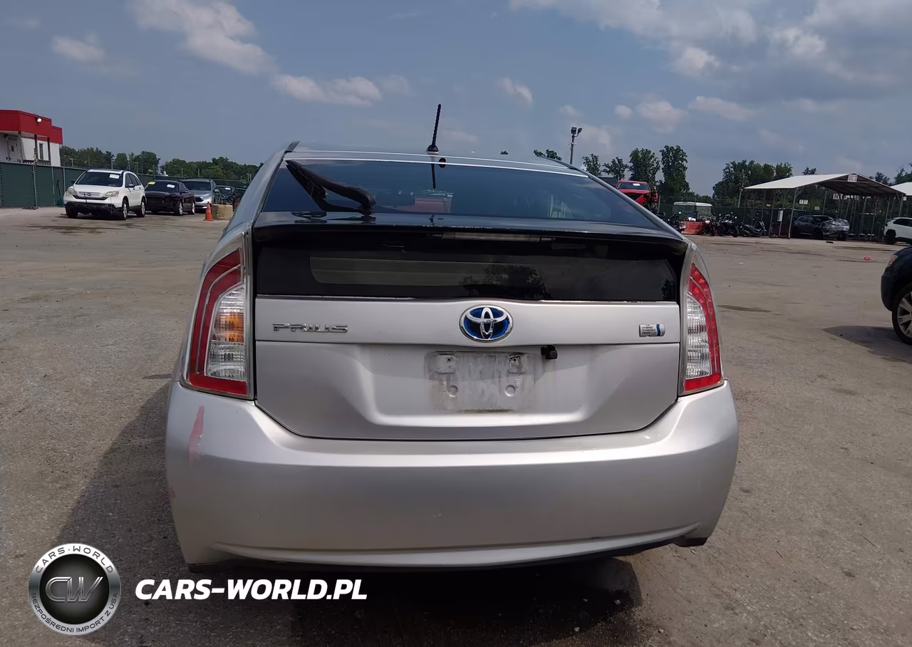 2013 Toyota Prius Two VIN:JTDKN3DU8D5573195 - 16