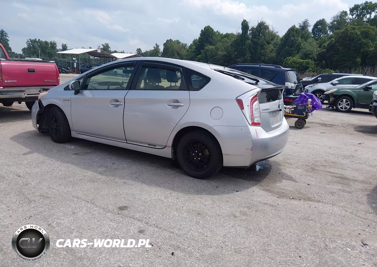 2013 Toyota Prius Two VIN:JTDKN3DU8D5573195 - 3