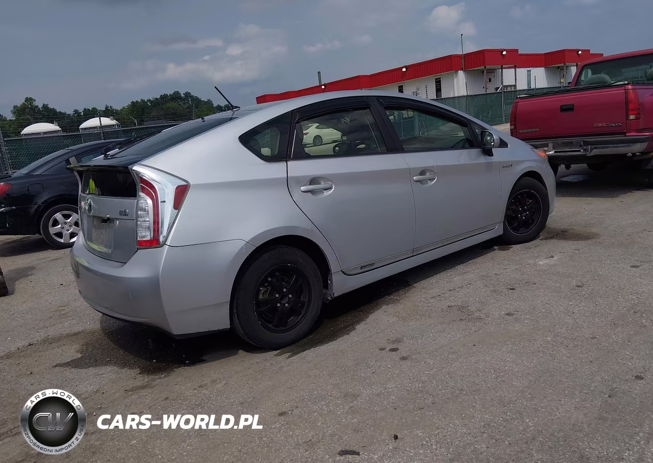 2013 Toyota Prius Two VIN:JTDKN3DU8D5573195 - 4