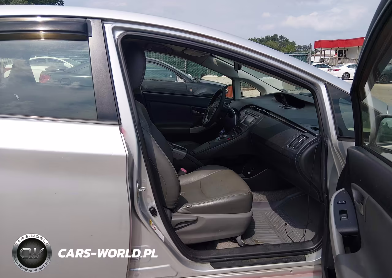 2013 Toyota Prius Two VIN:JTDKN3DU8D5573195 - 5