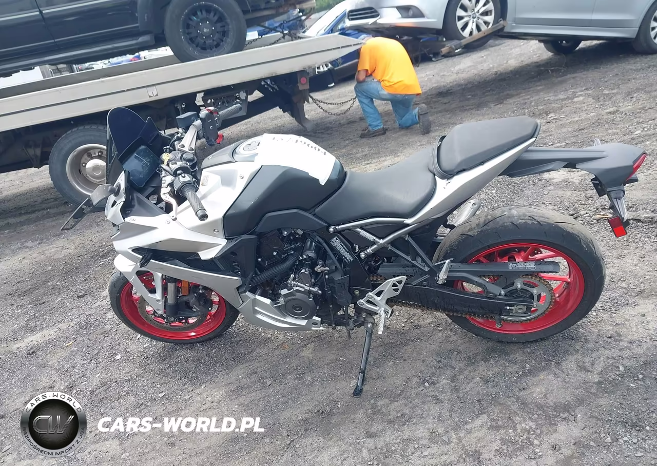 2024 Suzuki Gsx800 F VIN:JS1EM13B5R7102289 - 13