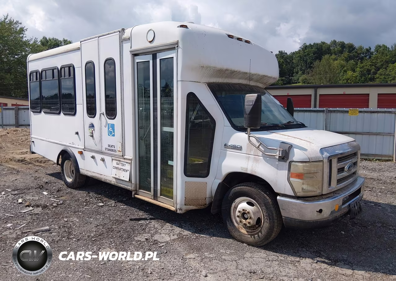 2010 Ford E-450 Cutaway