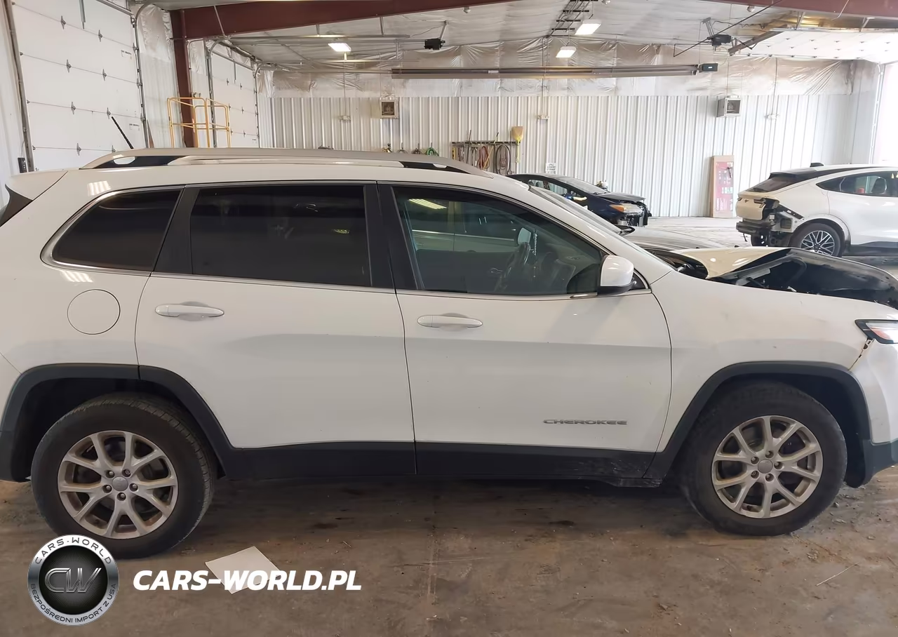 2016 Jeep Cherokee Latitude VIN:1C4PJLCS0GW347376 - 13