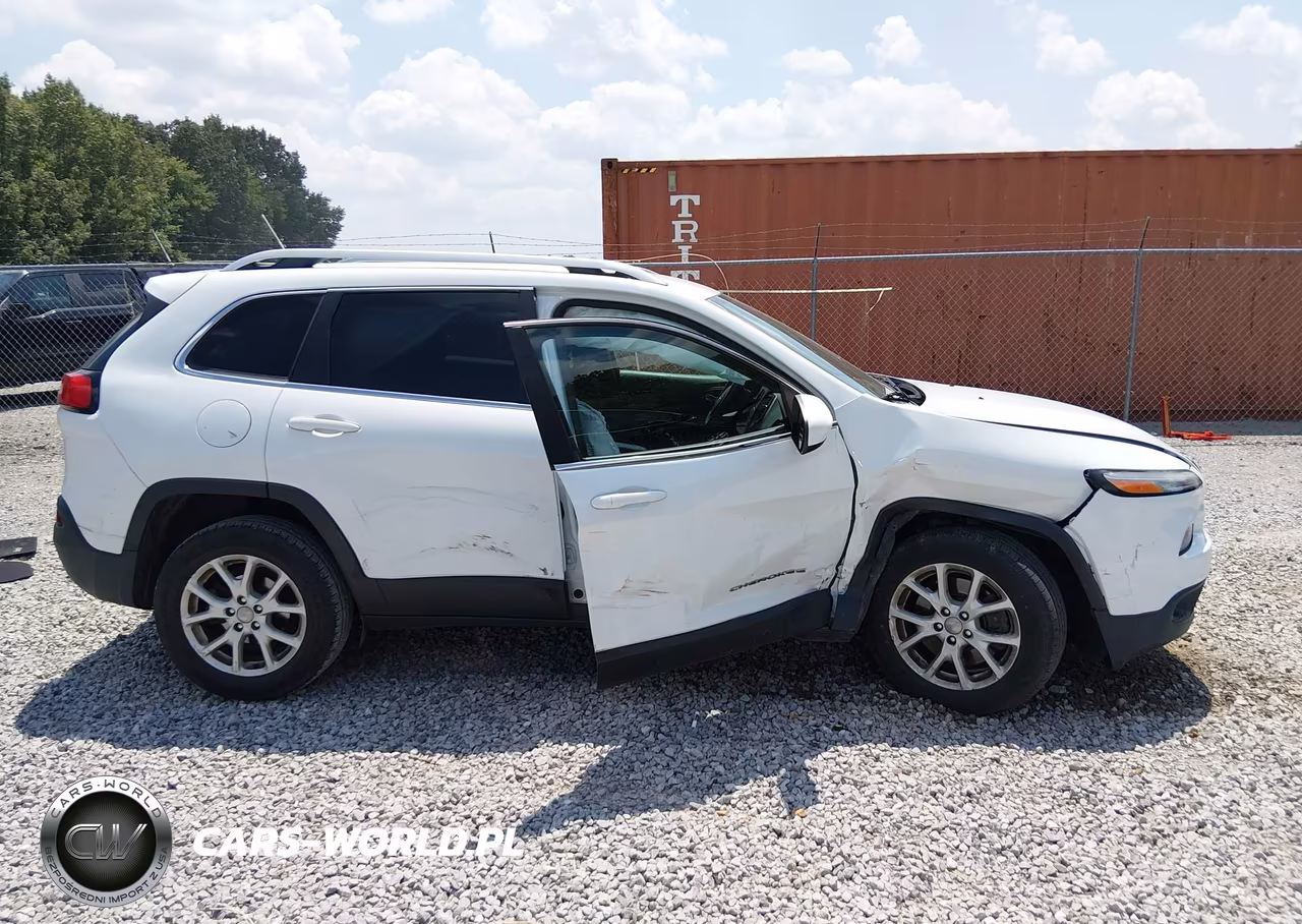 2015 Jeep Cherokee Latitude VIN:1C4PJLCB1FW694651 - 13