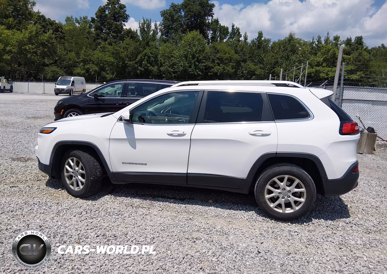 2015 Jeep Cherokee Latitude VIN:1C4PJLCB1FW694651 - 14