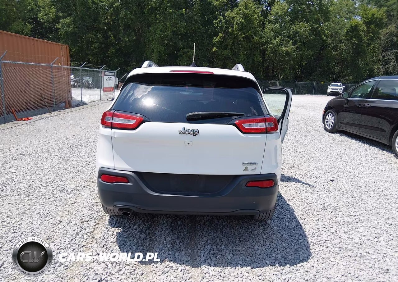 2015 Jeep Cherokee Latitude VIN:1C4PJLCB1FW694651 - 16