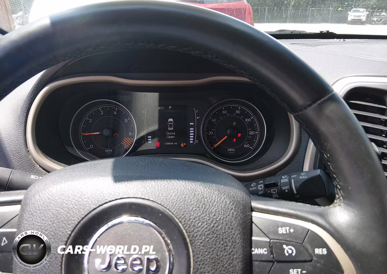 2015 Jeep Cherokee Latitude VIN:1C4PJLCB1FW694651 - 7