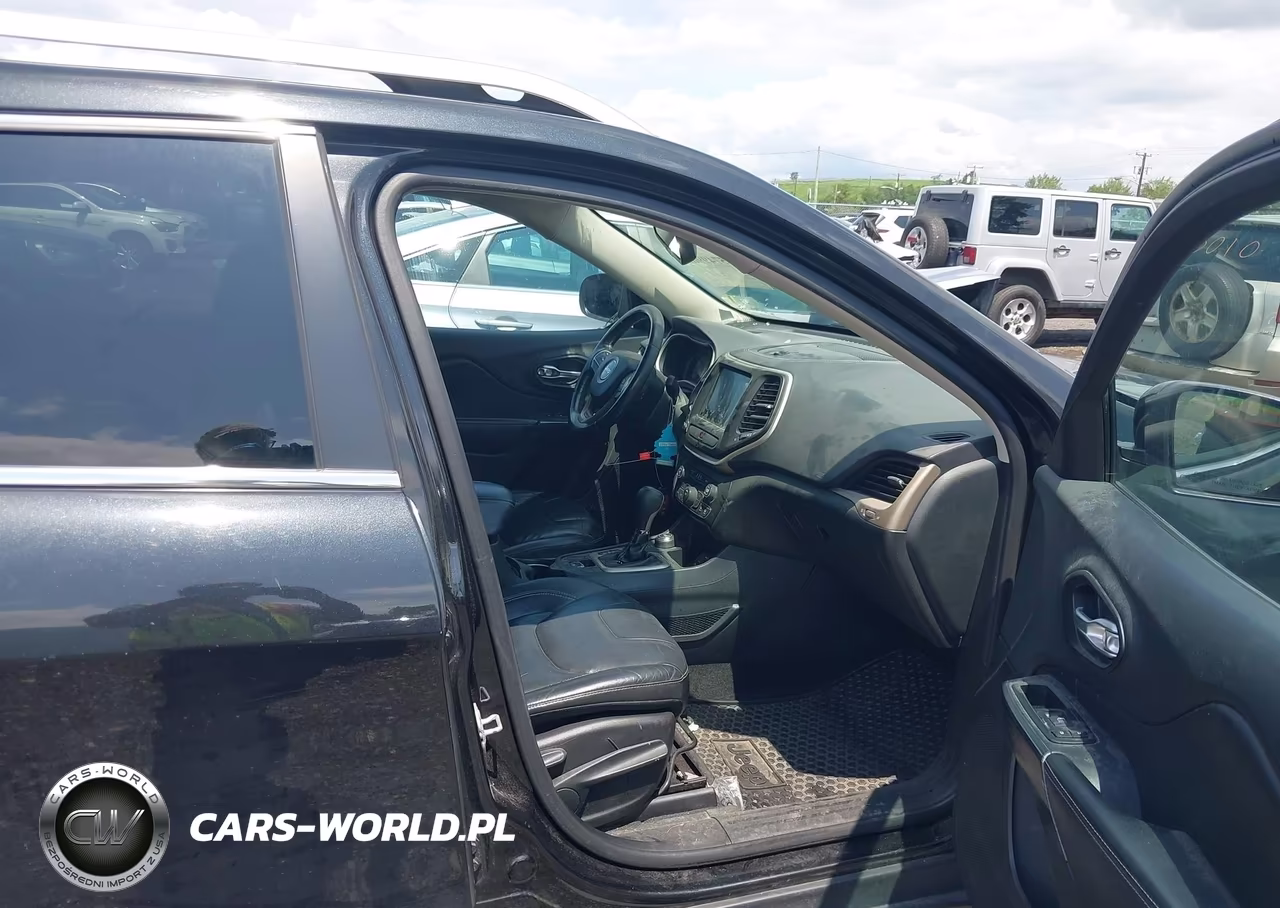 2015 Jeep Cherokee Latitude VIN:1C4PJMCS8FW625266 - 5