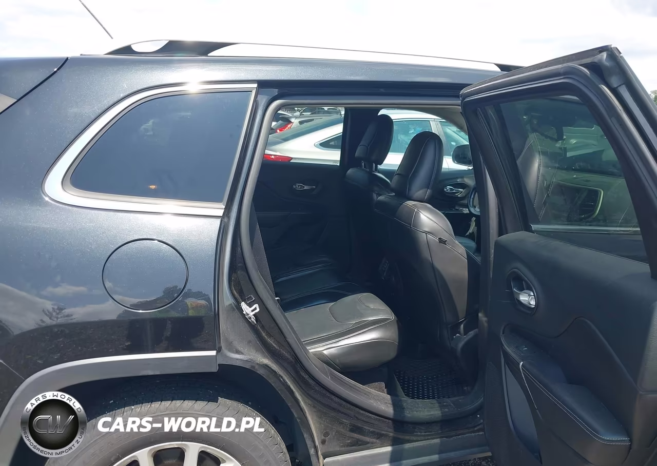 2015 Jeep Cherokee Latitude VIN:1C4PJMCS8FW625266 - 8